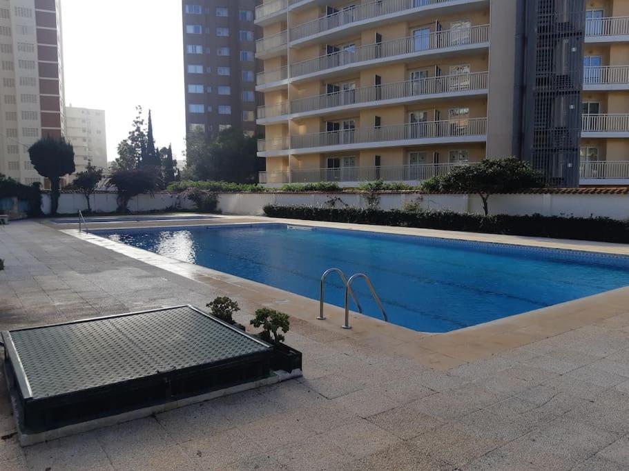 Beautiful Residential Apartment With Pool เบนิดอร์ม ภายนอก รูปภาพ
